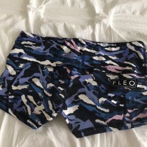 Fleo low rise contour camo shorts